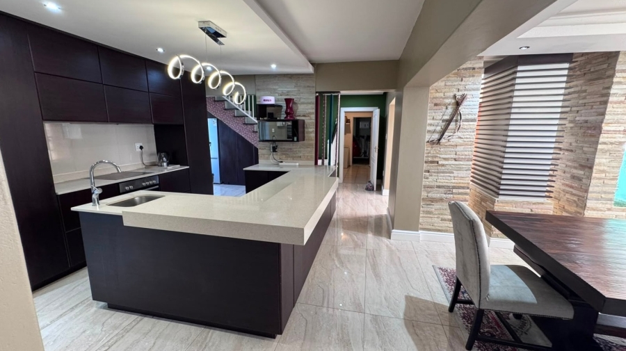 5 Bedroom Property for Sale in Overbaakens Eastern Cape